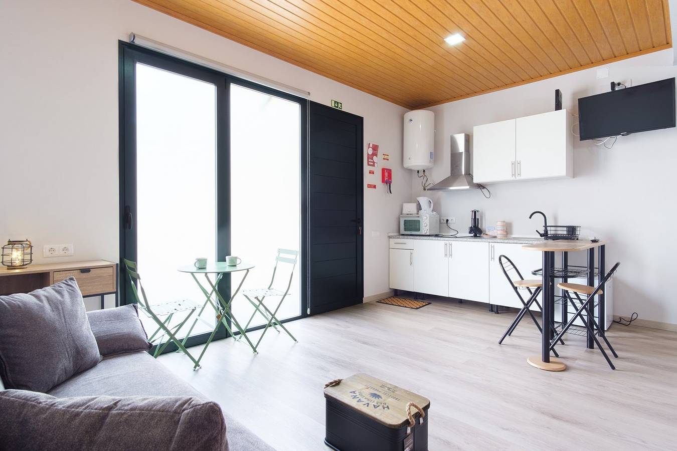 Ganze Wohnung, Ferienwohnung für 2 Personen mit Terrasse in Machico, Madeira