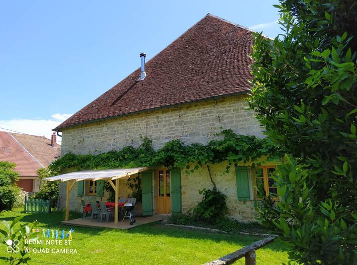 Gîte pour 8 personnes, avec terrasse et jardin à Liesle