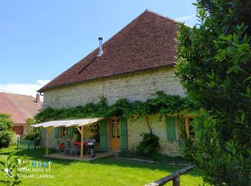 Gîte pour 8 personnes, avec terrasse et jardin dans le Doubs