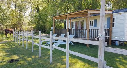 Camping für 4 Personen, mit Kinderpool und Garten in Languedoc-Roussillon