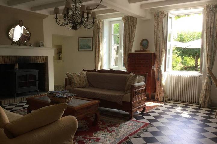 Gîte pour 9 personnes, avec jardin dans Bellevigne - 3