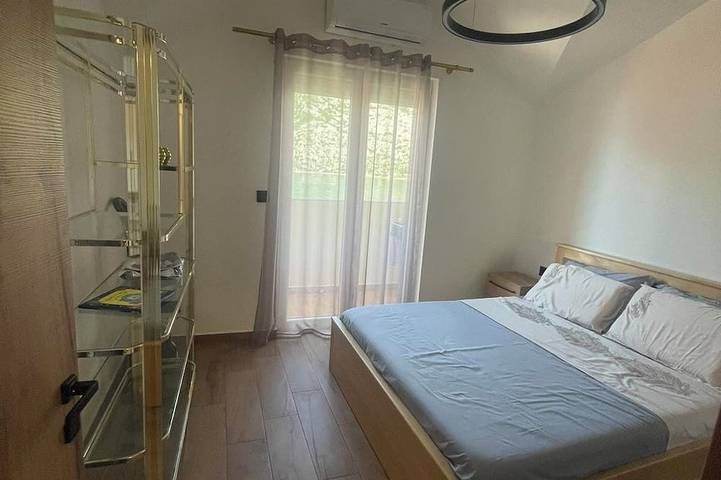 Gîte pour 4 personnes, avec balcon dans Risan - 2