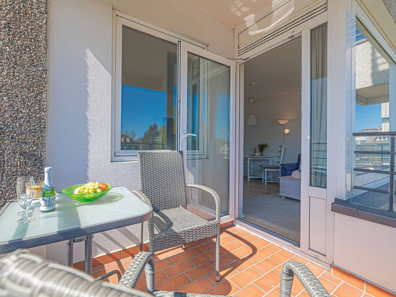 Ganze Ferienwohnung, - Sonne und Meer (App. 16) - Sonne und Meer - Studioapartment mit Meerblick - Aufzug im Haus in Glücksburg, Flensburger Förde