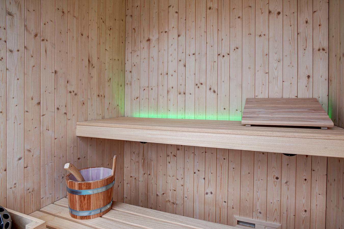 Entire apartment, Holiday Apartment "Wellness Lodge Chicca" with Lake View, Sauna & Wi-Fi in Santa Giuliana, Levico Terme