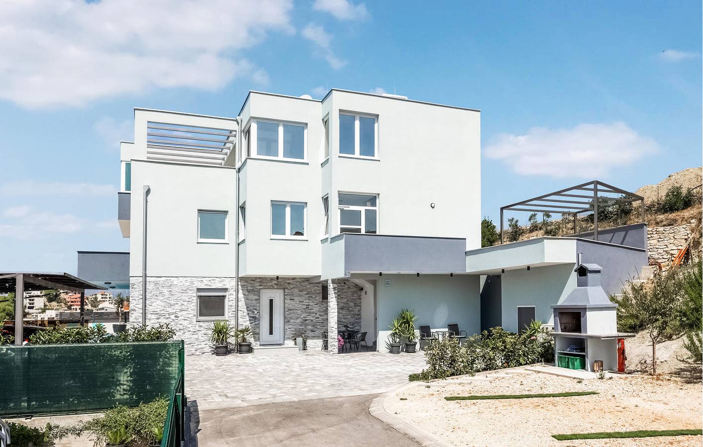 Appartement de vacances entier, Charmant appartement 1 chambre avec piscine, terrasse et Wi-Fi - À 500 m de la plage in Grljevac (Podstrana), Podstrana