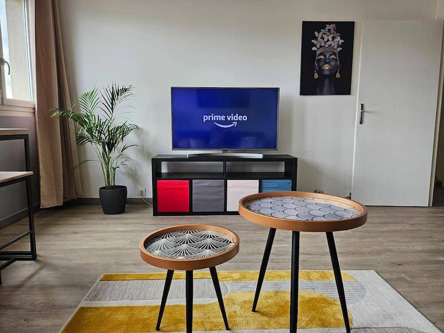 Appartement entier, One-Bedroom Apartment in Neuilly-sur-Marne, Seine-Saint-Denis