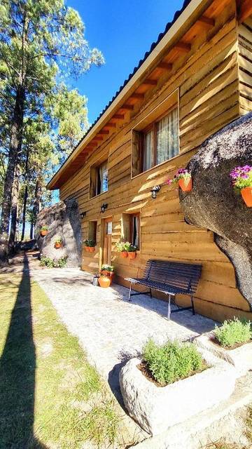 Gîte pour 10 personnes, avec jardin ainsi que vue et piscine dans Póvoa de Lanhoso