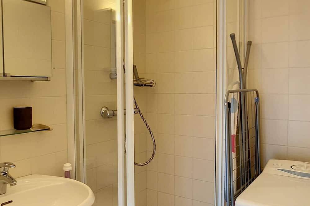 Apartamento entero, Studio + sleeping area with South-facing balcony.Equipped for 5 people.Layout:-One main room with a in Praz-sur-Arly, Pays du Mont-Blanc