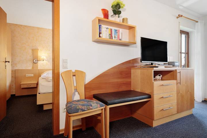 Ganze Wohnung, Ferienwohnung 'Konstanz' mit Seeblick, Gemeinschaftsgarten und Wi-Fi in Hagnau am Bodensee, Region Bodensee-Oberschwaben
