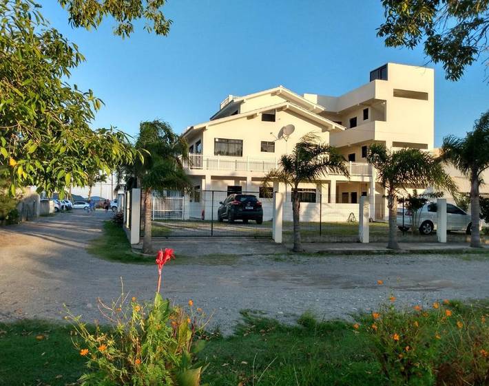 Casas e apartamentos de temporada para 6 pessoas, com jardim e vista e ainda terraço, com animais de estimação em Palhoça