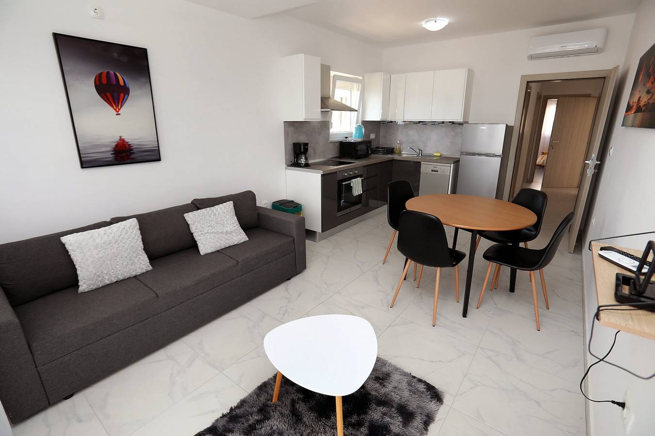 Ganze Ferienwohnung, Ferienwohnung für 4 Personen mit Meerblick in Okrug Gornji, Ciovo
