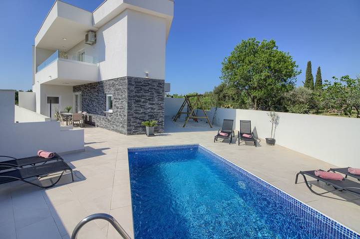 Villa für 6 Personen, mit Pool und Terrasse sowie Garten in Medulin