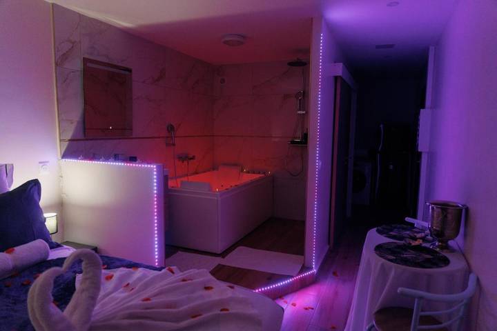 Gîte pour 2 personnes, avec jacuzzi dans Plage des Roches Noires - 2