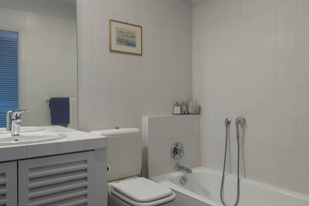 Entire apartment, Splendid 3 Bedroom Triplex with Beautiful Sea View Terrace, Center Village in Paloma Beach, Saint-Jean-Cap-Ferrat