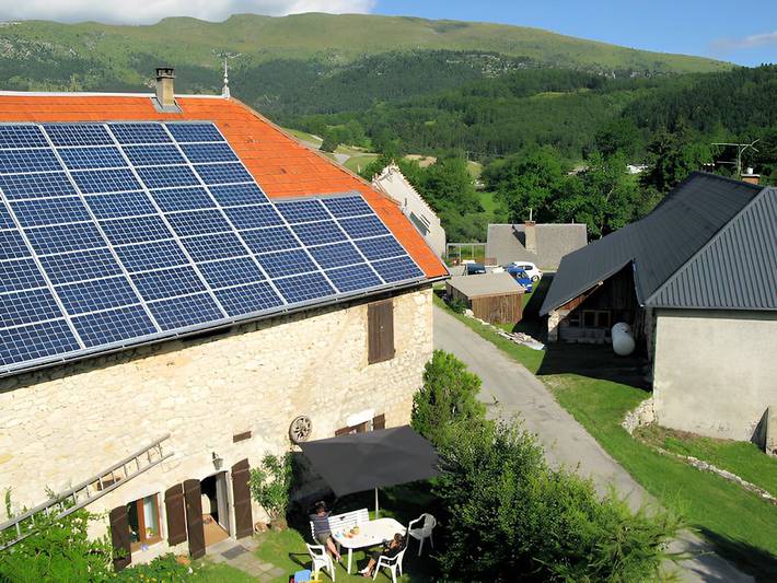 Gîte pour 12 personnes, avec sauna et jardin ainsi que terrasse et jacuzzi en Rhône-Alpes - 2