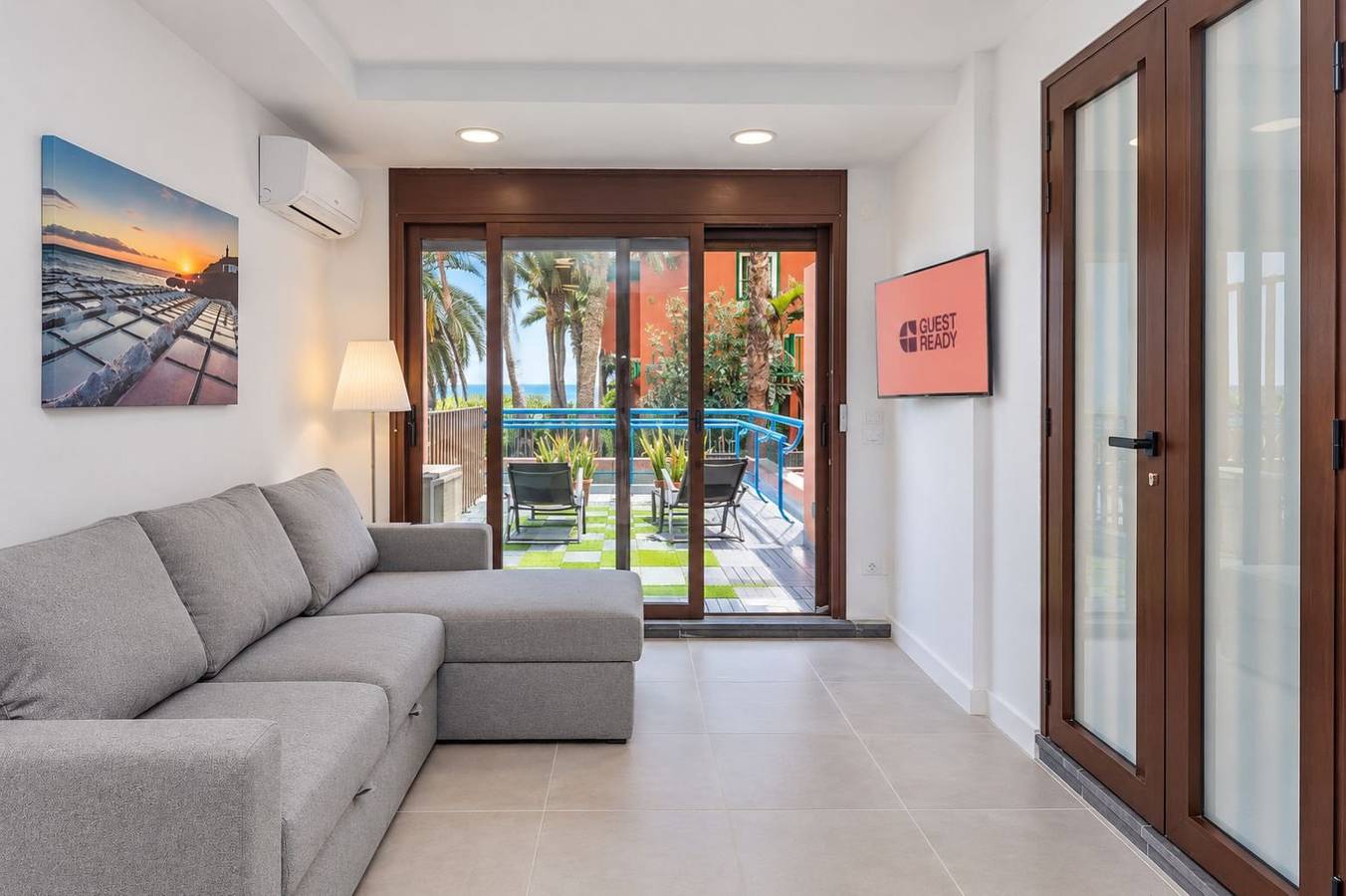 Entire apartment, GuestReady - Sea View Retreat Cancajos in Playa los Cancajos (Breña Baja), Breña Baja