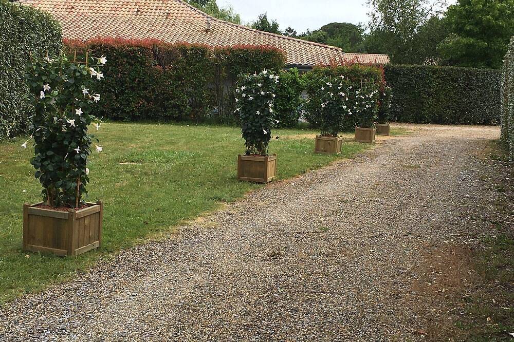 La Maison Bleue - Luxury Villa With Heated Pool in Lège-Cap-Ferret, Arcachon region