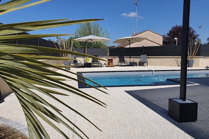 Villa pour 10 personnes, avec jardin ainsi que terrasse et jacuzzi, animaux acceptés