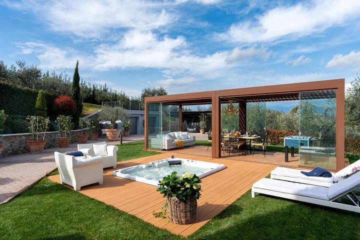 Villa per 9 persone, con panorama e piscina nonché giardino a Quarrata