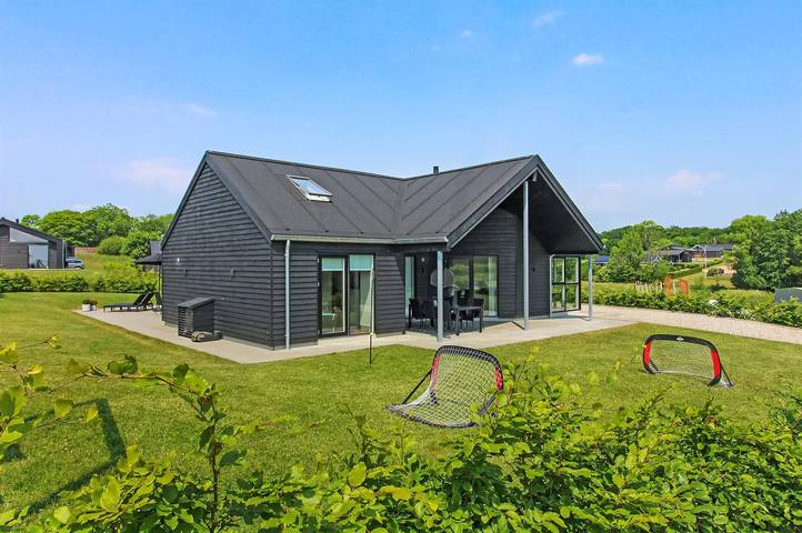 Ferienhaus für 10 Personen, mit Whirlpool und Terrasse sowie Garten und Sauna in Kelstrup Strand