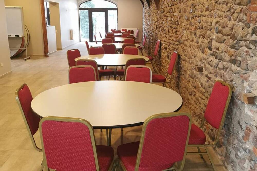 Appartement De Vacances pour 60 Personnes dans Roanne, Région de Roanne