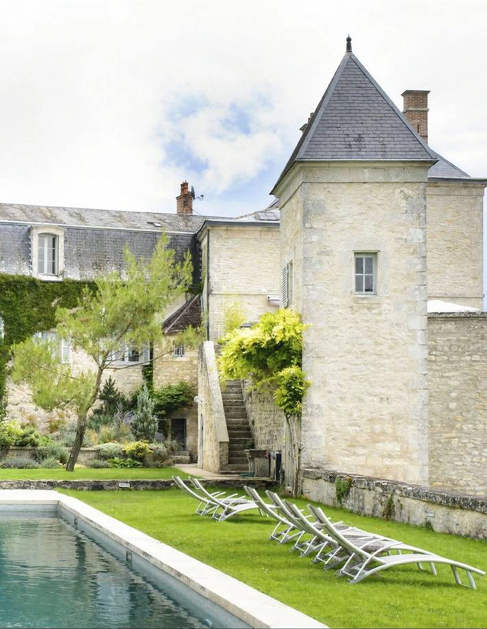 Château pour 33 personnes avec terrasse in Mailly-le-Château, Région d'Auxerre