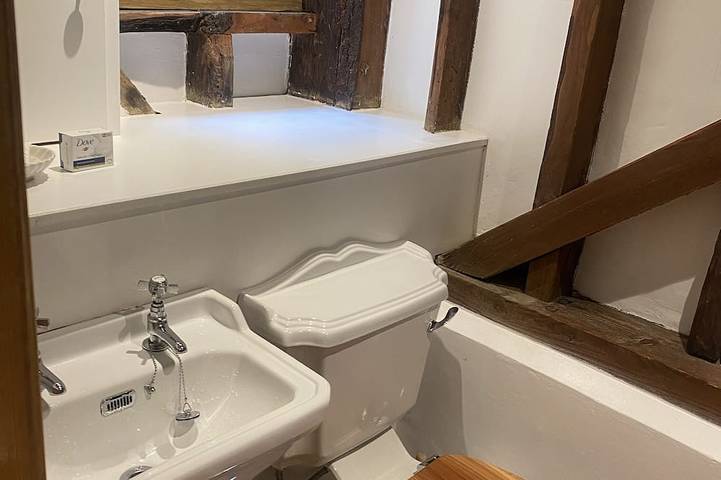 Beautiful one Bed Barn in national park 1 hr from London with small pool in Petworth (Angleterre), South Downs