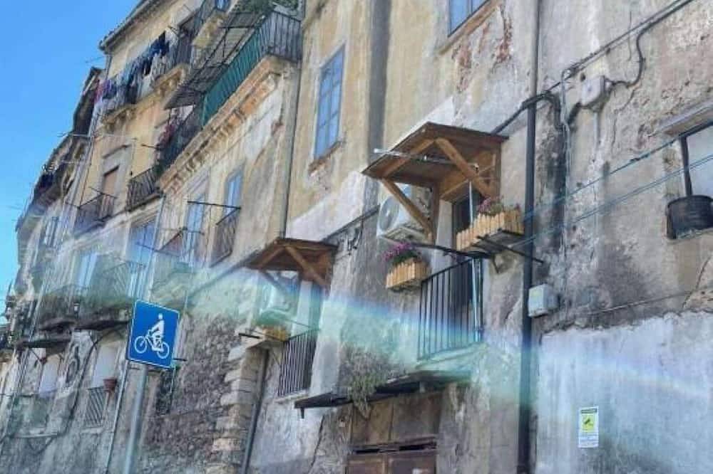 Apartamento entero, Along Crati River, mini apartment, vico Postierla, historic center. in Cosenza, Provincia de Cosenza