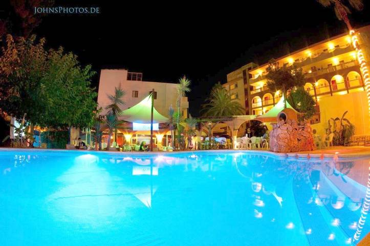 Ferienwohnung für 4 Personen, mit Balkon und Terrasse sowie Garten und Pool in Canyamel