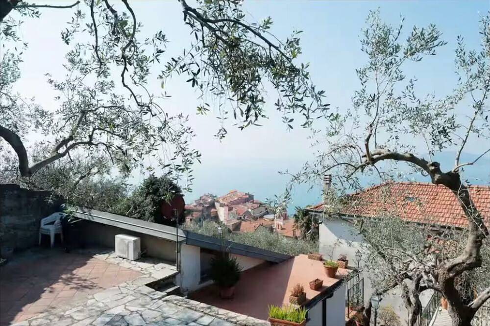 Ganze Wohnung, Chic 1-bedroom apartment with Ac, Wifi in charming Lerici in Lerici, Lerici Gemeinde