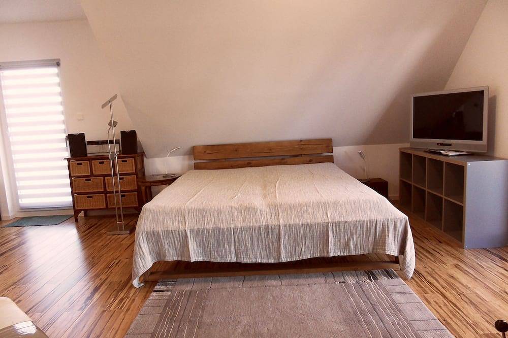 Ganze Wohnung, Ferienwohnung 1A, 67qm, Sonnenterrasse mit Liege, 1 Wohn-/Schlafzimmer, max. 2 Personen in Tübingen, Neckar-Alb