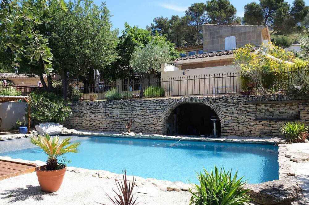 Location vacances maison piscine Taillades. in Cavaillon, Parc naturel régional du Luberon