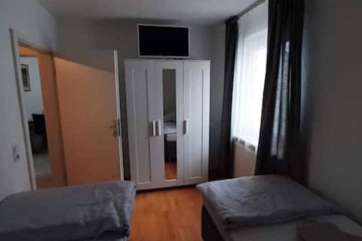 Ganze Wohnung, 3 - Zimmer Ferienwohnung - Reutlingen Heinestr og in Reutlingen, Neckar-Alb