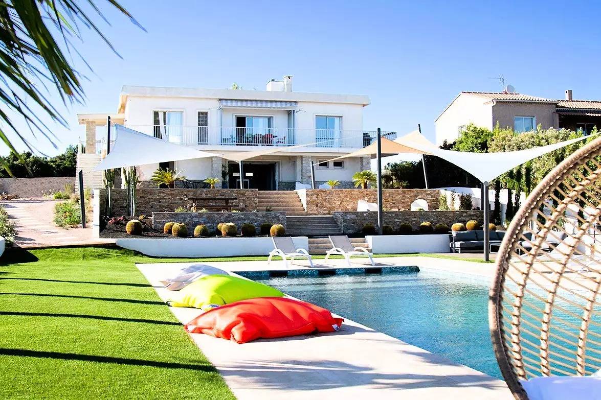 Villa für 10 Personen mit Meerblick und beheiztem Schwimmbad in Carqueiranne in Carqueiranne, Toulon Region