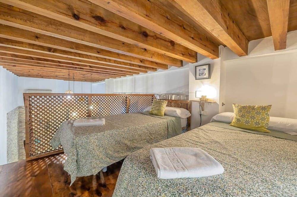 Entire apartment, Charming Duplex Apartment in Corredera Center in Distrito Centro (Córdoba), Cordoba