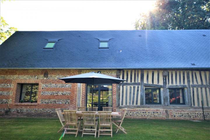 Gîte pour 8 personnes, avec jardin à Cottévrard