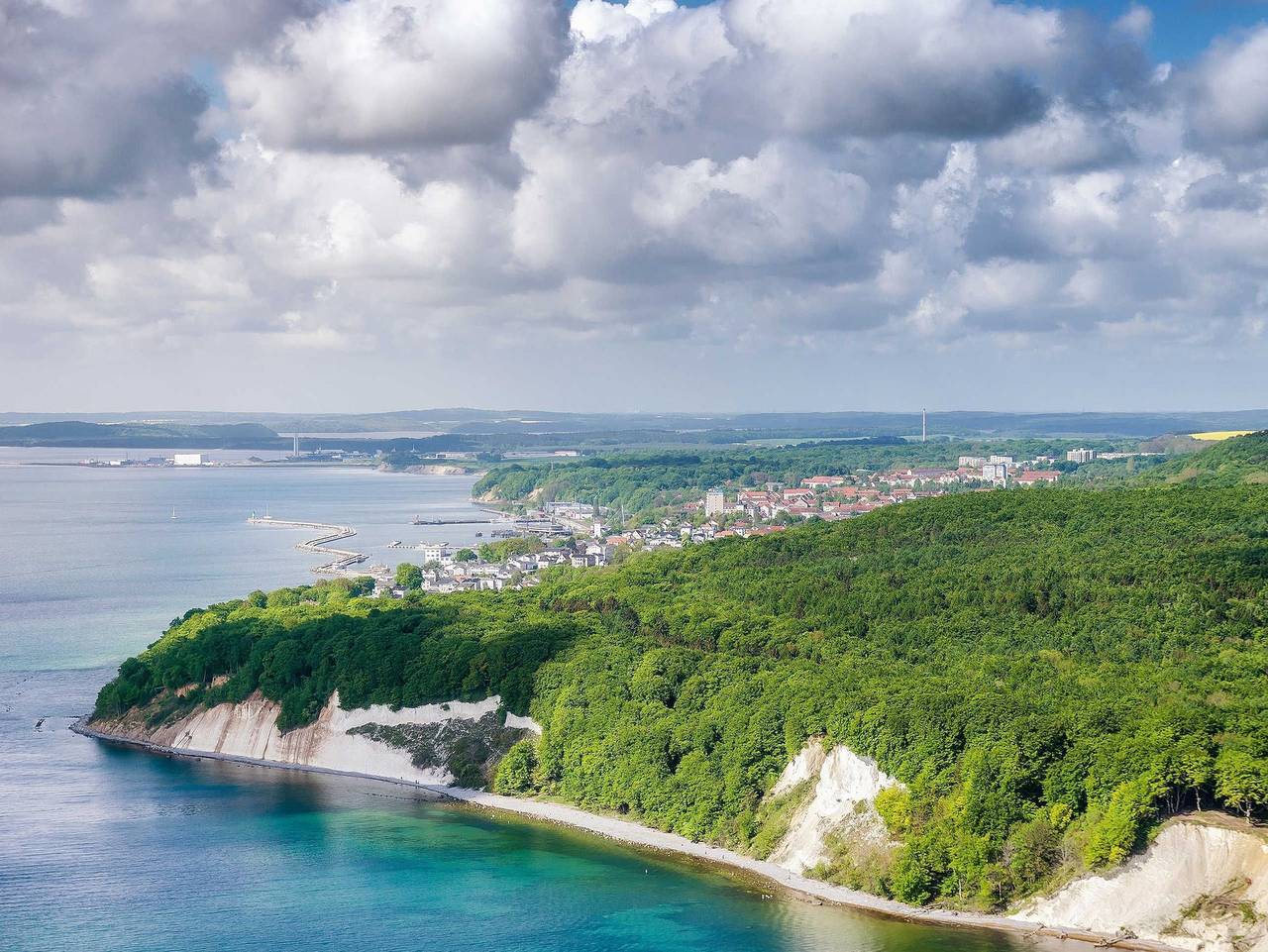 Ganze Ferienwohnung, Villa Am Steinbach - 150m zur Ostsee - Sassnitz auf Rügen - App. 6 - Findling in Sassnitz, Nationalpark Jasmund