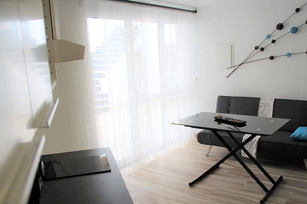 Ganze Wohnung, Studio Blue C / Terrasse Geteilt 200 Meter, 3 min zu Fuß vom Strand Peniche in Peniche, Leiria District