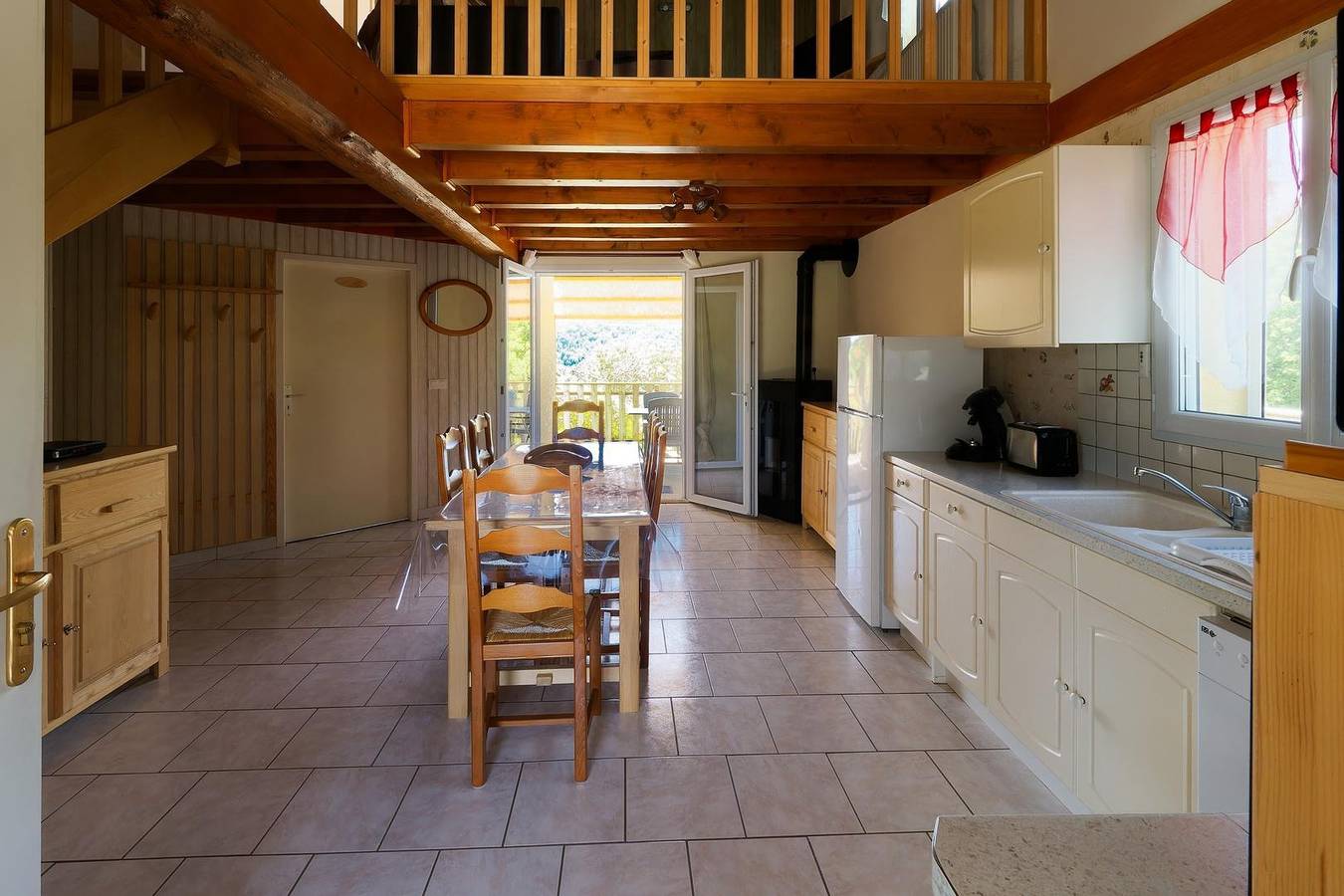 Gîte avec jardin et Wifi, 1000m de la rivière in Saint-Maurice-Crillat, Jura