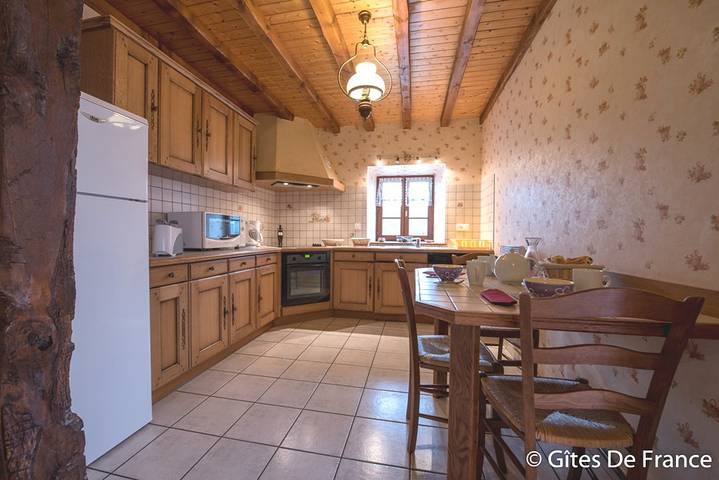 Gîte pour 9 personnes, avec terrasse et jardin, animaux acceptés à Nébouzat - 4