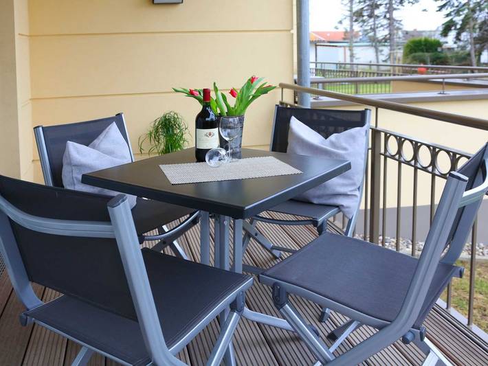 Ganze Ferienwohnung, Silbermöwe Balkon · 250 m zum Strand - Unterkunft Silbermöwe in Börgerende, Börgerende-Rethwisch