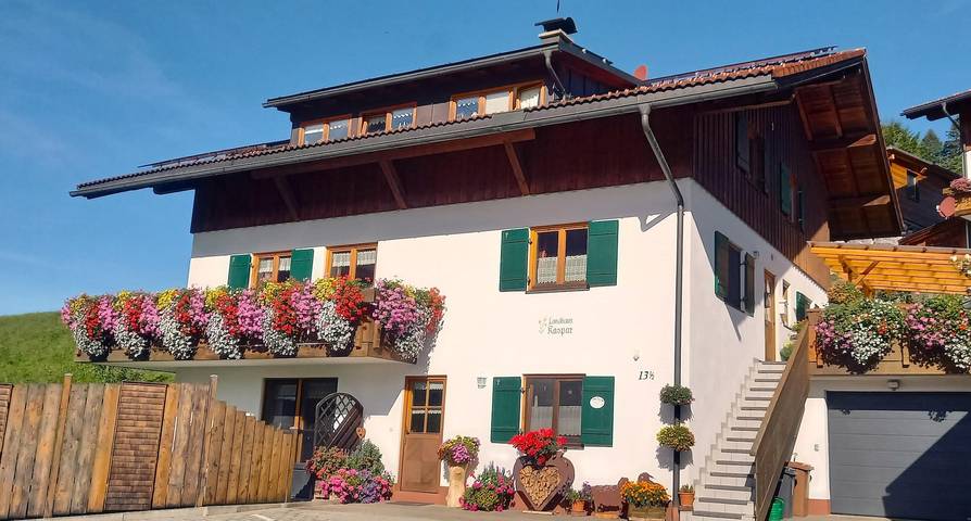 Ferienwohnung für 2 Personen, mit Terrasse und Garten in Vorderhindelang