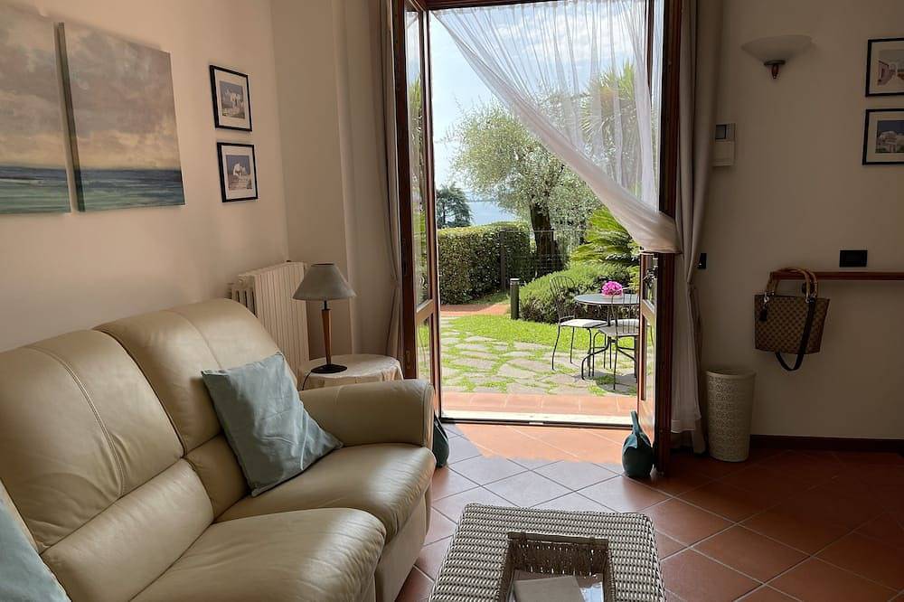 Ganze Wohnung, Apartment in Residenz mit Pool mit Seeblick in Gardone Riviera, Gardasee-Berge