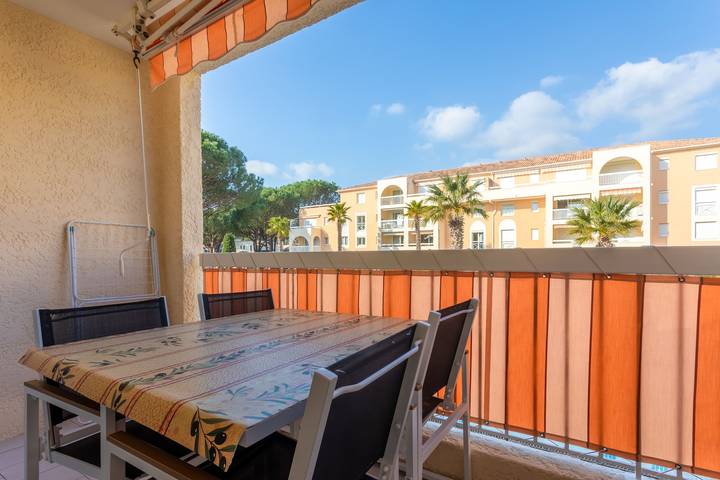 Geheel appartement, Appartement 'Chez Mcvv' met Uitzicht op de Bergen, Wi-Fi en Airconditioning in Cavalaire-sur-Mer, Middellandse Zeekust (Frankrijk)