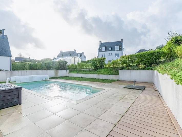 Location de vacances pour 10 personnes, avec jardin ainsi que terrasse et piscine à Saint-Pabu - 2
