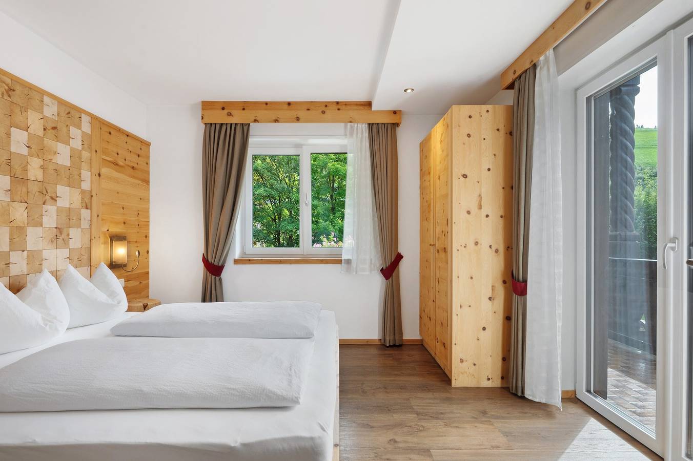 Hel lägenhet, Apartment 'Hotel Residence Olympia 4' with Mountain View, Shared Garden and Wi-Fi in Sarnthein, Sarnvalley
