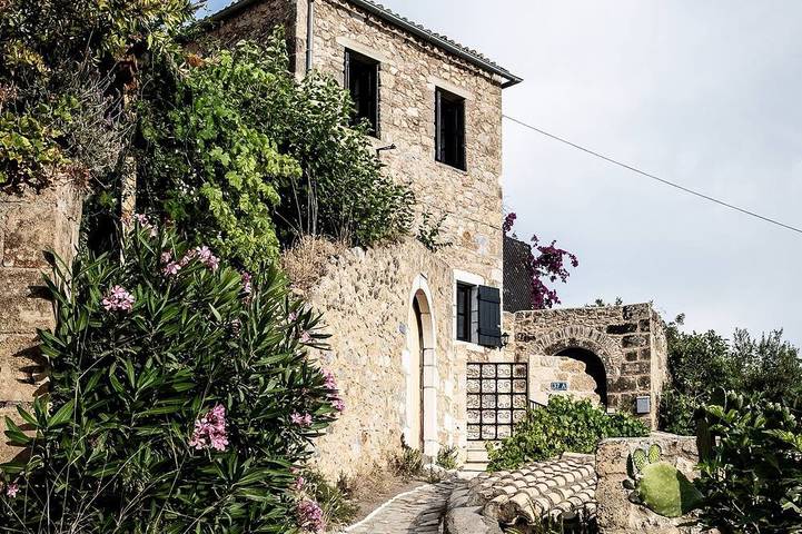 Villa for 8 people, with garden, with pets in Stoupa