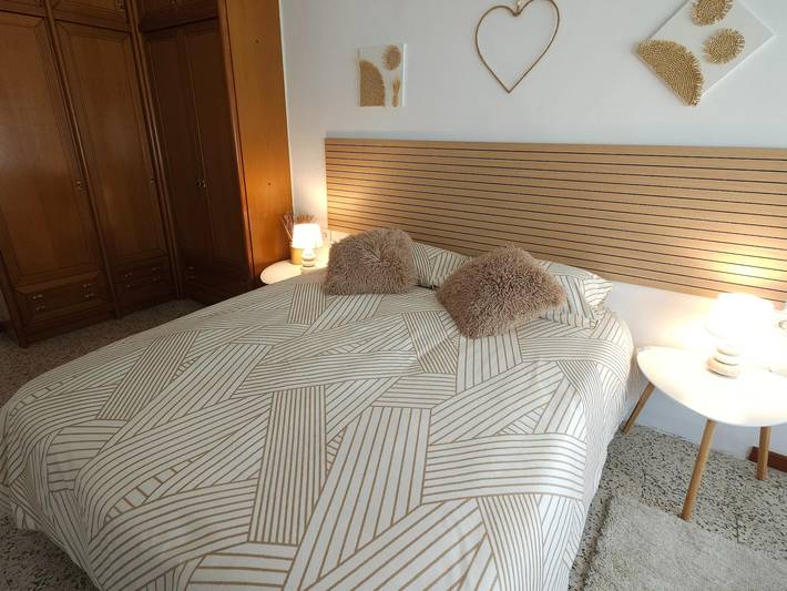 Ganze Ferienwohnung, Gemütlich, 200 m von der Bar Olano entfernt: WLAN, TV und Parkplätze an der Straße inklusive in Cenicero, Rioja