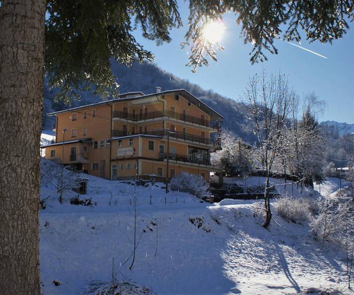 Hôtel pour 4 personnes, avec Balcon et Jacuzzi ainsi que Terrasse et Jardin à Vernante
