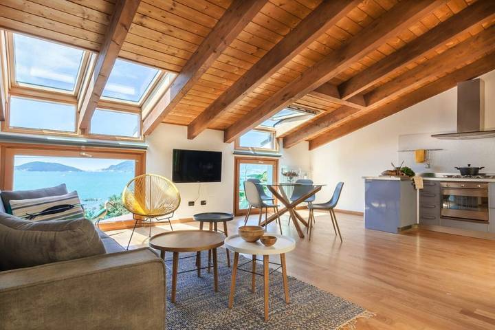 Gîte pour 4 personnes, avec Balcon ainsi que Terrasse et Vue à Tellaro